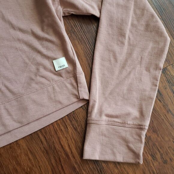 Vuori Pink Chic Edgy Feminine Athleisure Lounge Long Sleeve Crop Top Size Medium - Picture 2 of 5